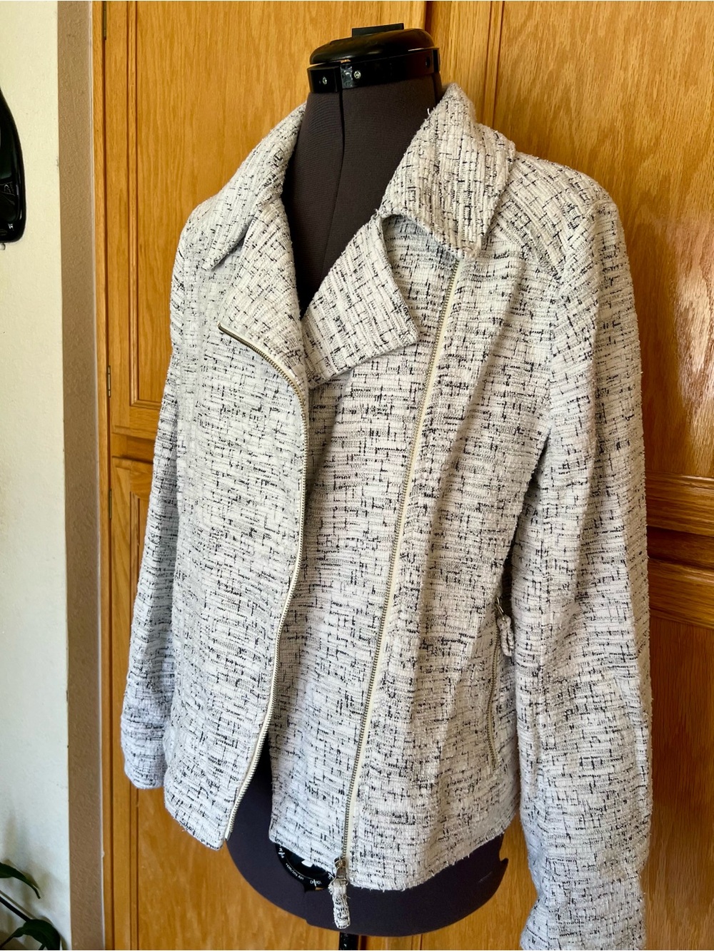 Max Studio Ivory and Black Tweed Moto Blazer - Picture 4 of 10